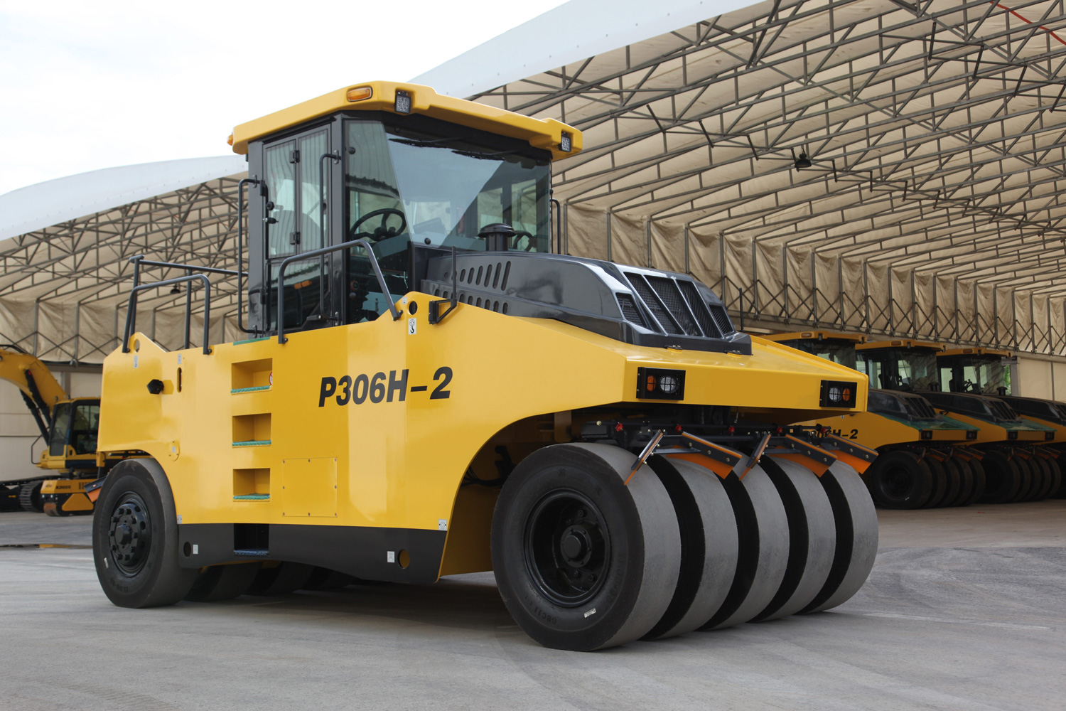 P306H-2 轮胎压路机